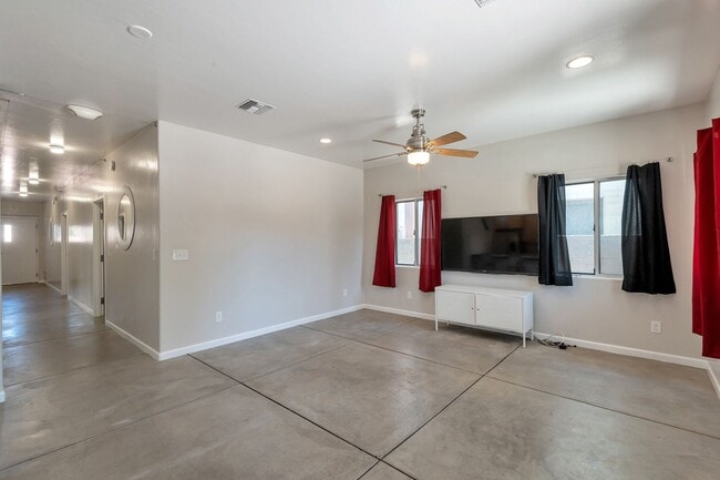 Photo - SFR Downtown-Clpose to 4th Avene