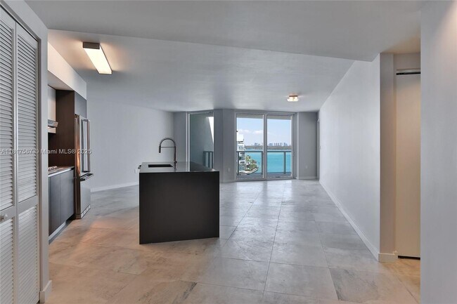 Photo - 9821 E Bay Harbor Dr Unidad 902