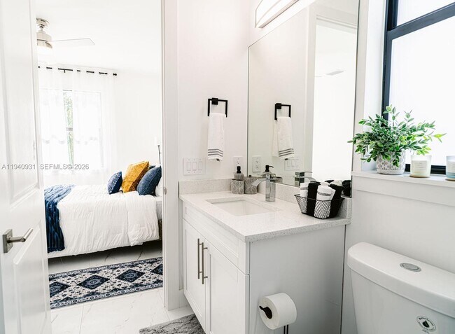 Photo - 1516-1518 W 12th St Unit 1