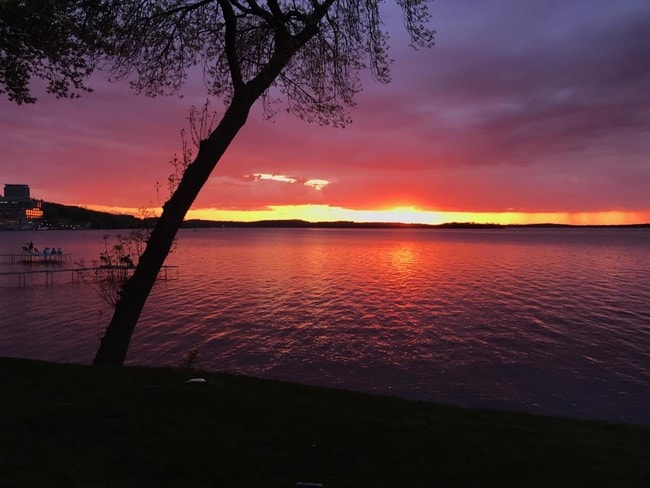 Photo - Mendota Lakeshore Apartments