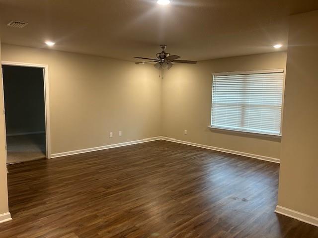 Photo - 1718 Calgary Dr N