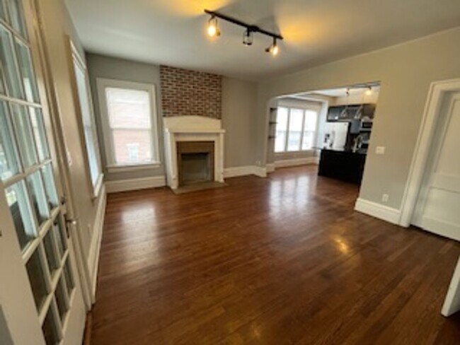 Photo - 3 bedroom 1.5 bath one block from Franklin Conservatory Unit 1700