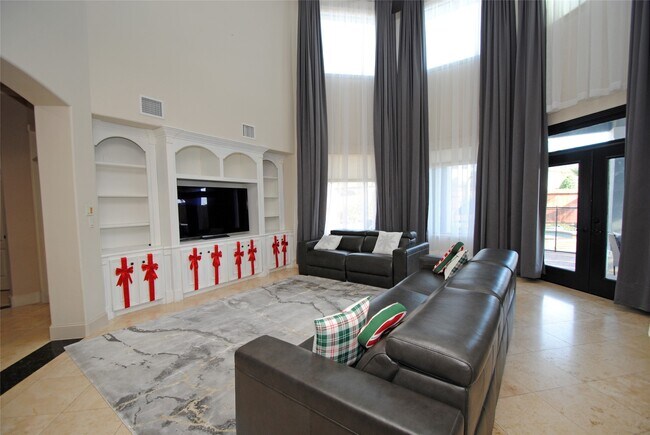 Photo - 15823 Medina Lake Ln