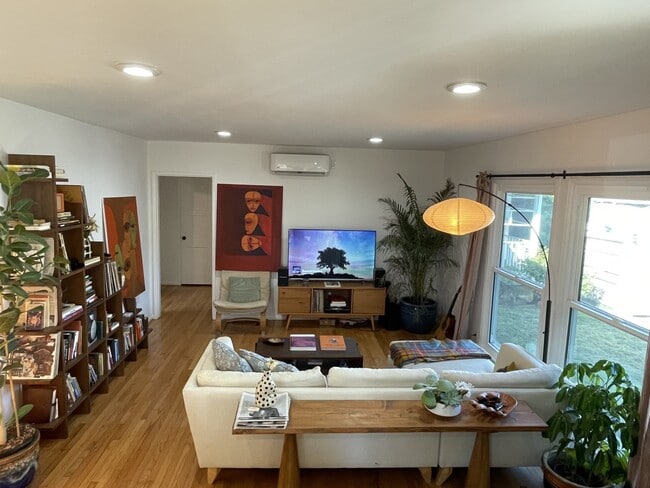 Building Photo - 4124 Center St Unit 4124 Rental