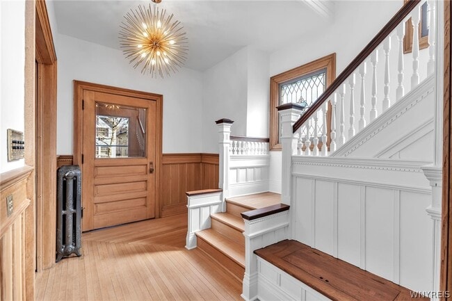 Photo - 887 W Ferry St