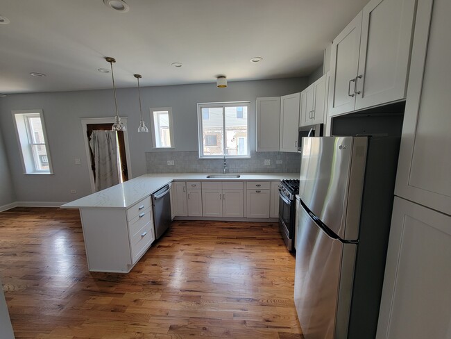 Photo - 3405 S Lituanica Ave Unidad CH