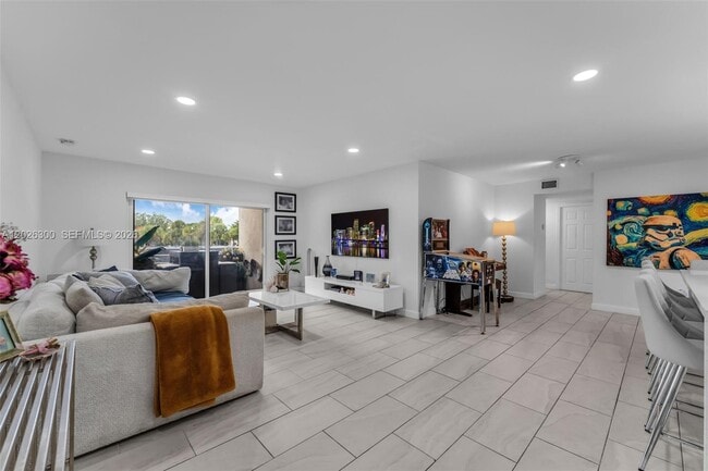 Building Photo - 7765 SW 86th St Unit F2-205