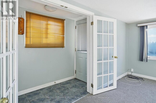 Photo - 704 Claude St