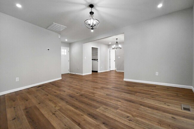 Photo - Pet Friendly Three Bedroom!