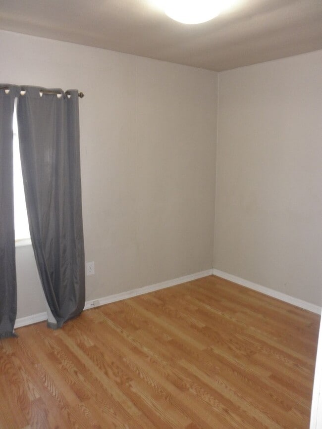 Photo - Convenient to West Salem shopping