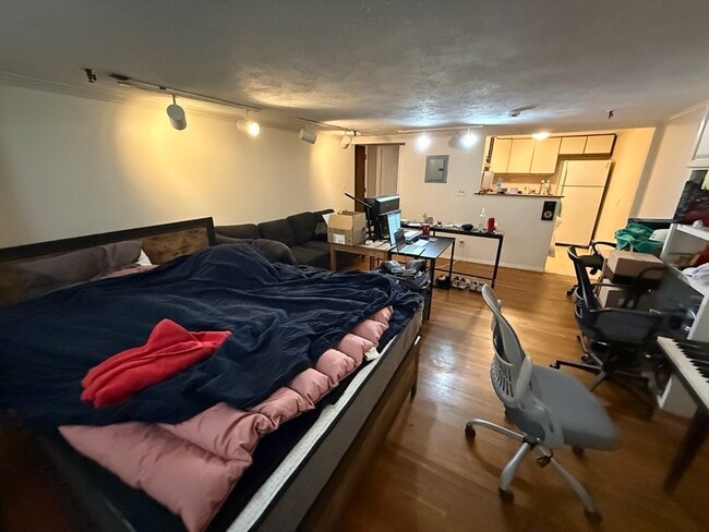 Building Photo - 227 Marlborough St Unit 1