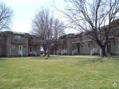 Building Photo - 3 Bed 2.5 bath townhome in Ammon right beh...