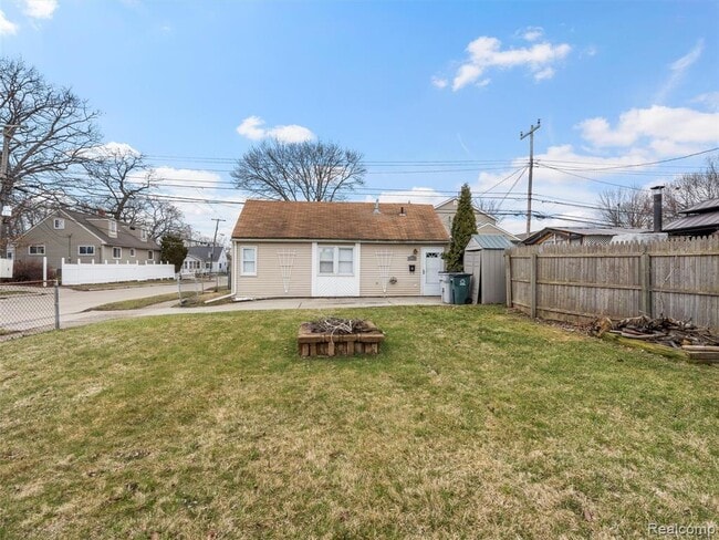 Photo - 23462 Carlisle Ave