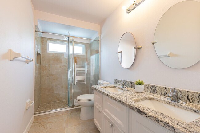 Photo - 2252 Wyndam Way