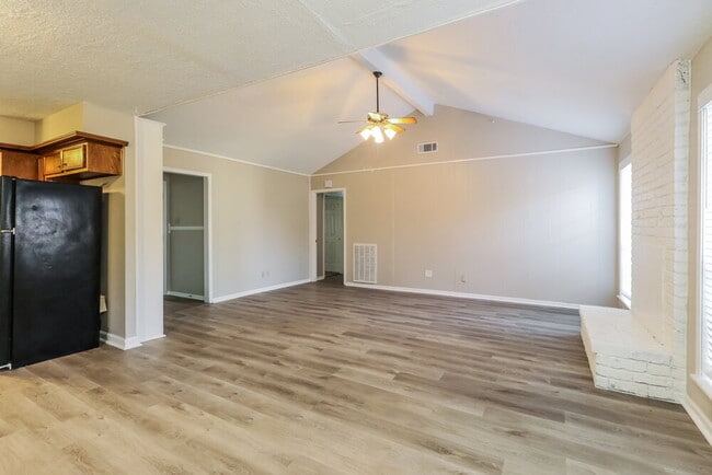 Photo - 4714 Glendower Dr