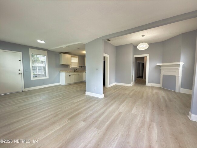 Photo - 2984 Hunt St