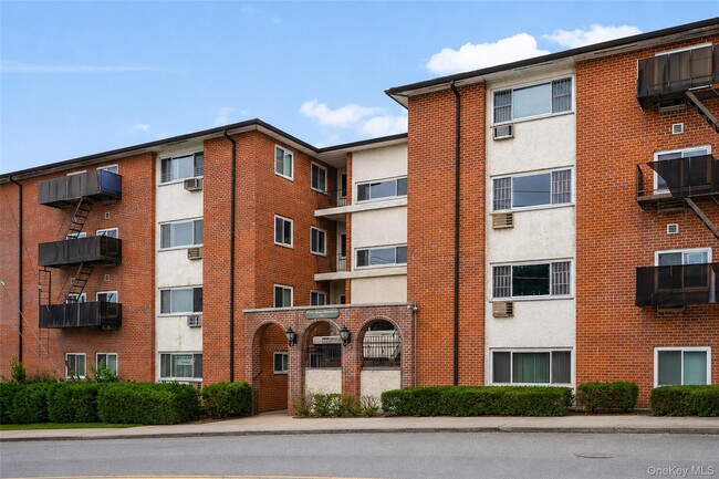 Building Photo - 900 Midland Ave Unit 1F