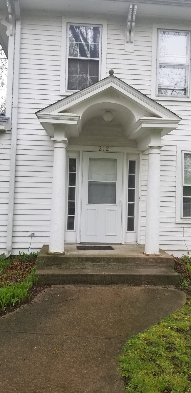 Photo - 212 E Main St Unit Upper