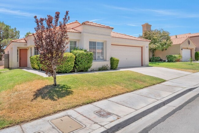 Photo - Vaulted Ceilings, Cozy Fireplace & Desirable Single-Story Living Near The Lakes!