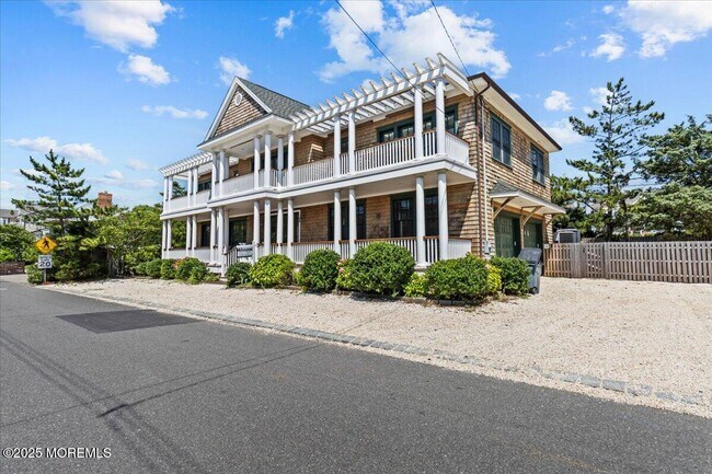 Photo - 1043 Barnegat Ln