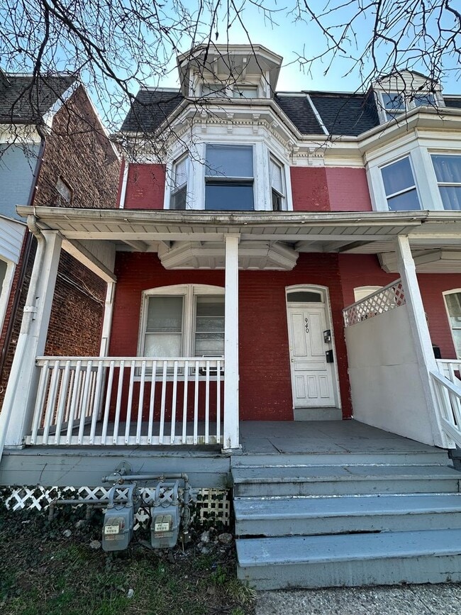 Building Photo - 940 W Princess St Unit 2nd Floor