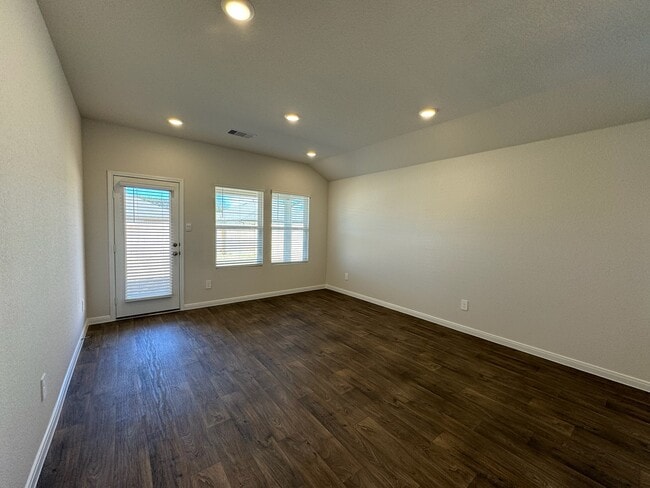 Photo - 1305 Middleton Grv