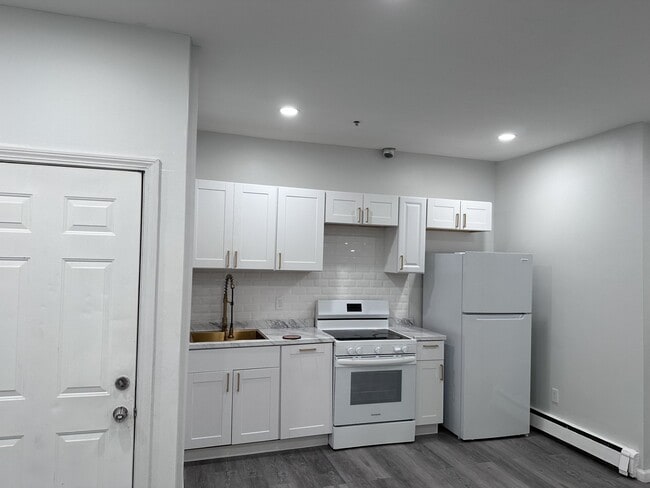 Building Photo - 78 N Clinton St