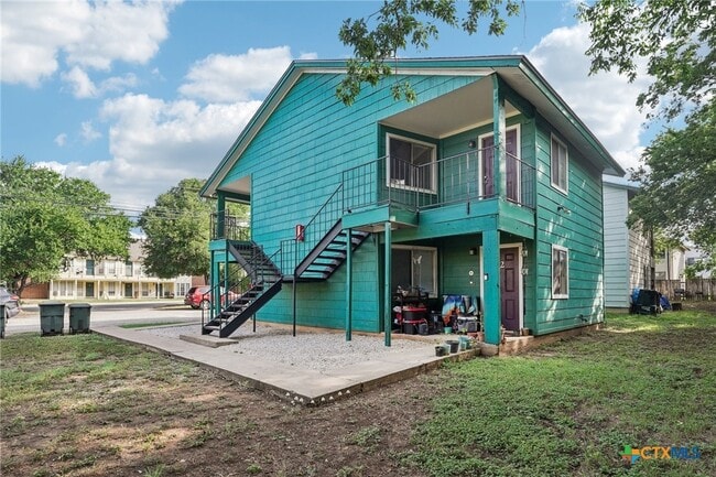 Building Photo - 1634 Post Rd Unit 2