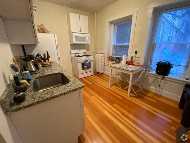 Building Photo - 53 Joy St Rental