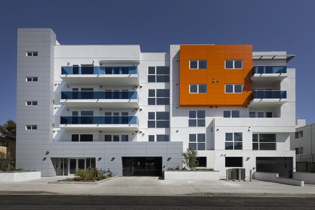 Building Photo - 5536 Fulcher Ave Rental
