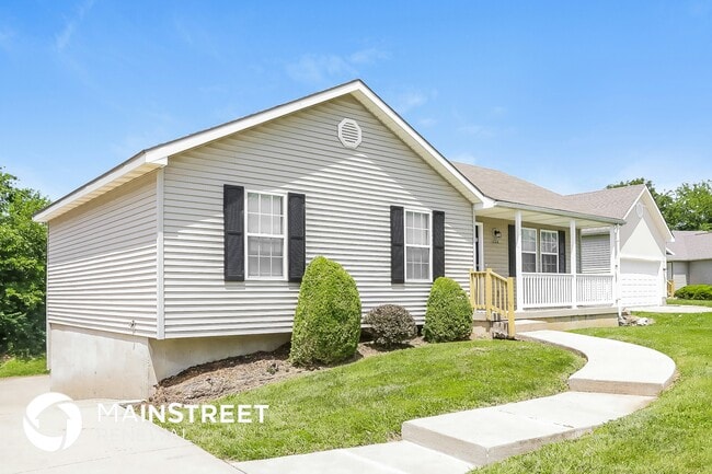 Photo - 1024 NE Queens Ct