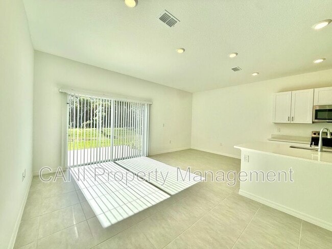 Photo - 212 Riverfront Wy