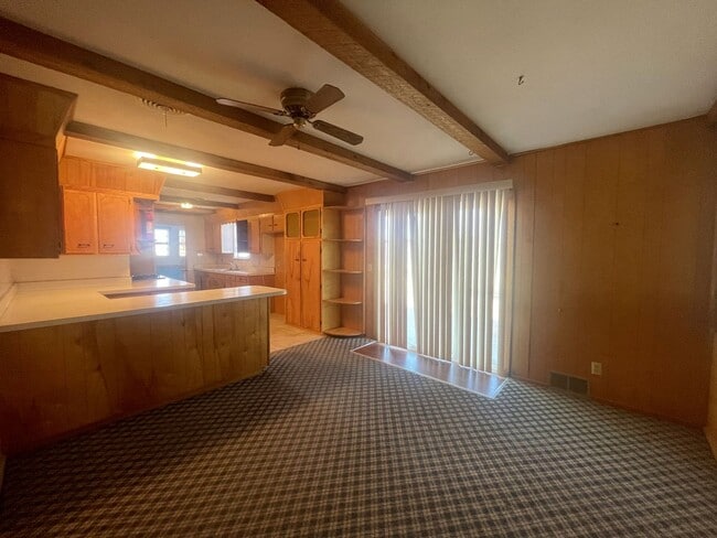 Photo - Large 4 Bed 2 Bath on Chapman DR