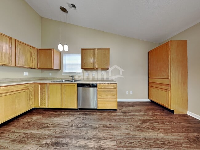 Photo - 1438 Dowell St