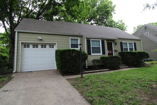Photo - 2 Bedroom 1 Bath Home in Roeland Park
