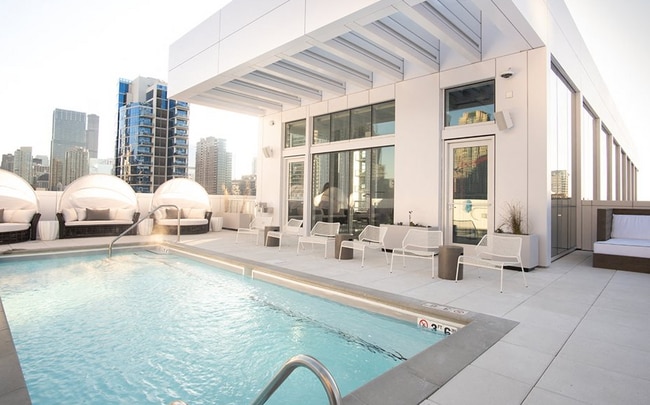 Photo - 102 W Chicago Ave