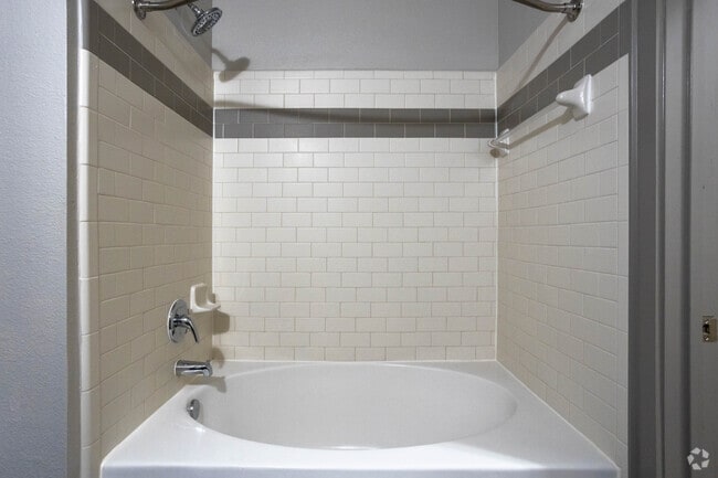 1 BR, 1 BA - 661 SF