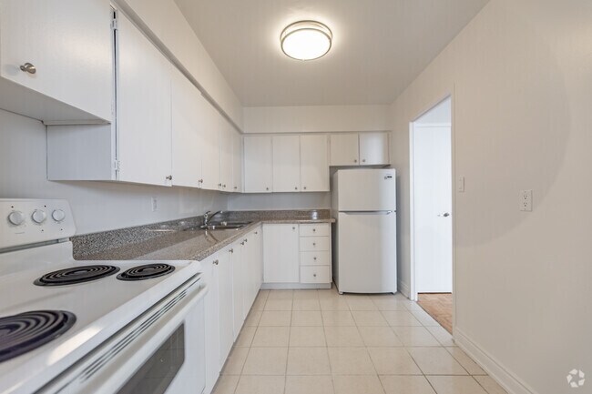1BR, 1BA - 625SF - Kitchen