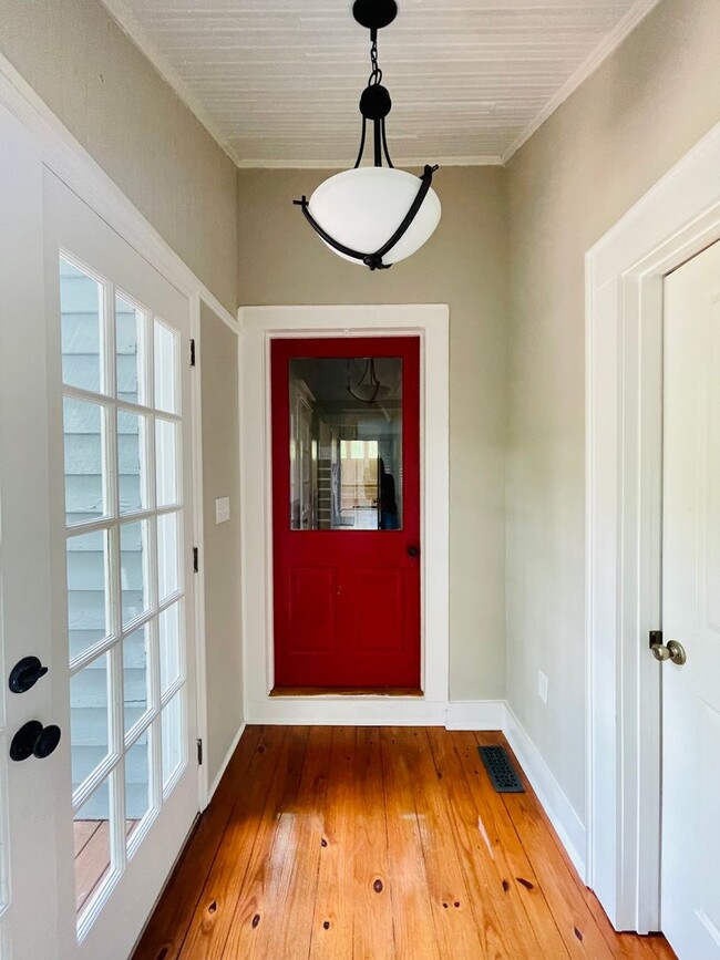 Photo - Main Street Craftsman Charmer!