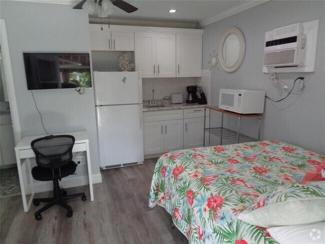 Building Photo - 65 NE 24th St Unit Cottage Rental