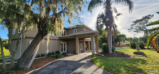 Building Photo - 2 Bedroom, 3 Bathroom House in Bradenton