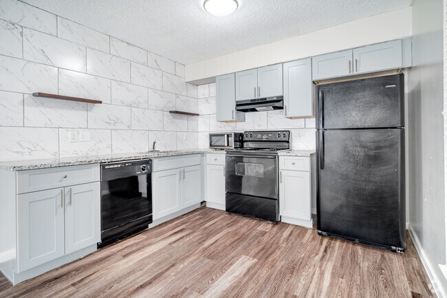 2BR, 1BA - 755SF - Kitchen - Top Location! Right in the heart of beautiful downtown Boerne!