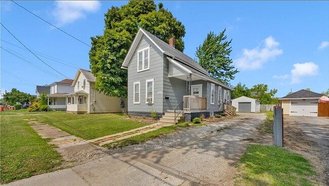 Photo - 504 W 21st St