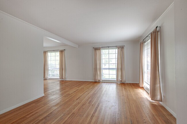 Photo - 370 Madison Ave