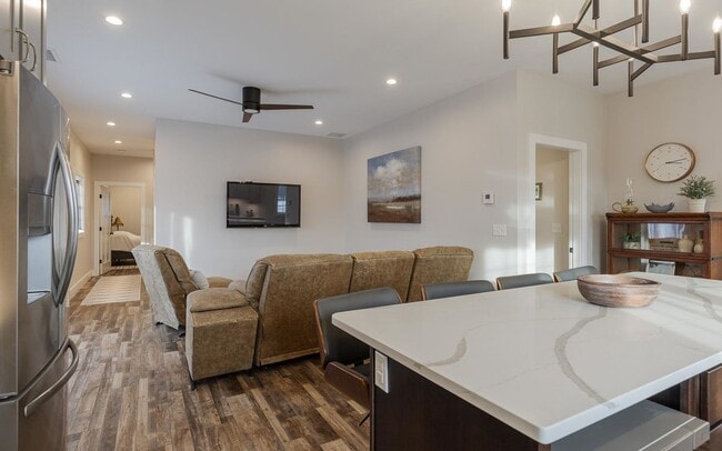 60 Dearborn Cir