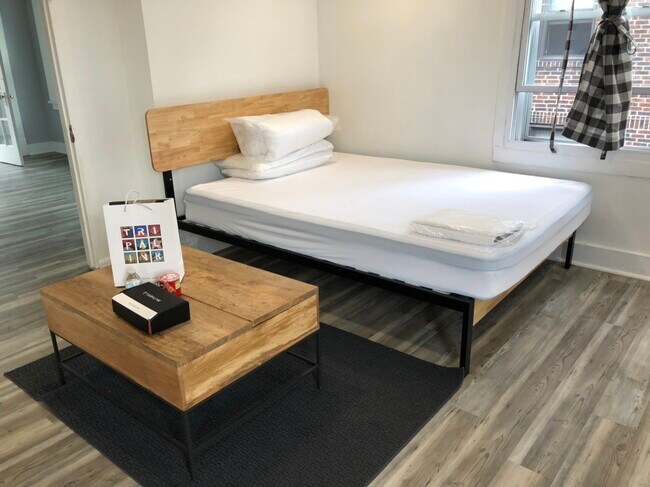 Photo - 5850 Alderson St