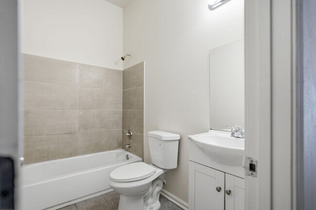 Photo - 2522 N Prieur St Unit 2524