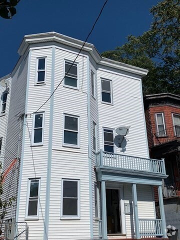 Building Photo - 48 Cottage St Unit 3 Rental