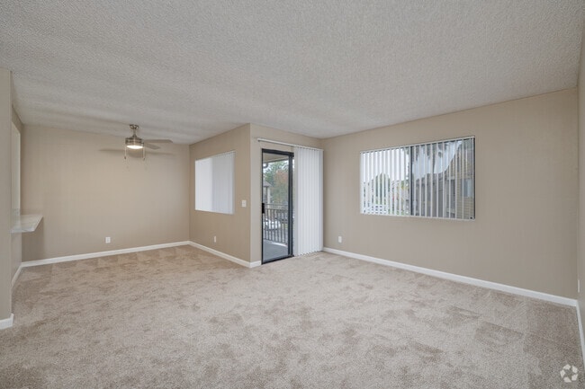 2BR, 2BA - 918SF - Living/ Dining Room