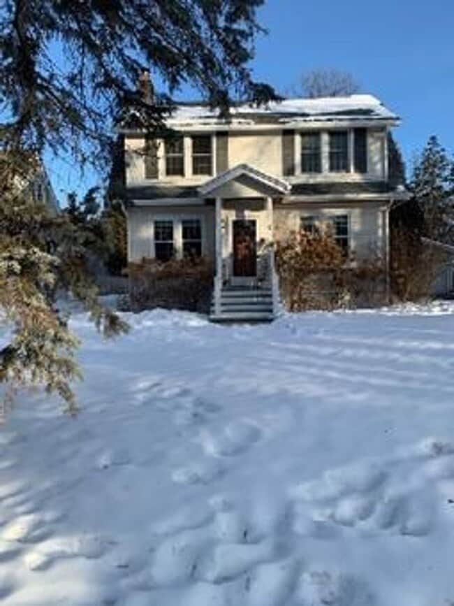 Photo - AVAILABLE AUGUST -  3 BED 2 BATH
